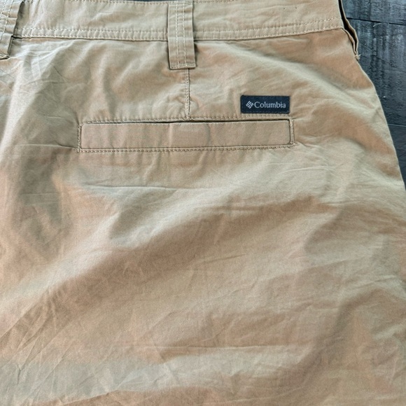 Columbia Men's Tan Shorts AM4471 Khaki Size 40 - Outdoors Vacation Travel Summer - Picture 5 of 8